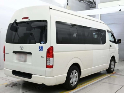 TOYOTA HIACE COMMUTER