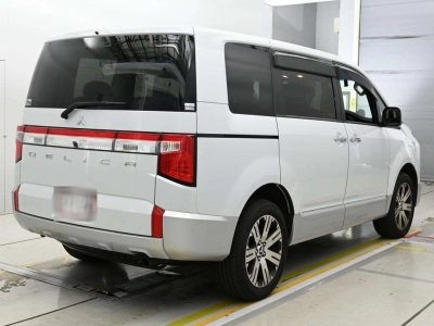 MITSUBISHI DELICA D:5
