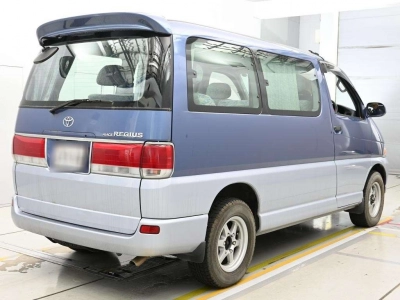 TOYOTA HIACE REGIUS