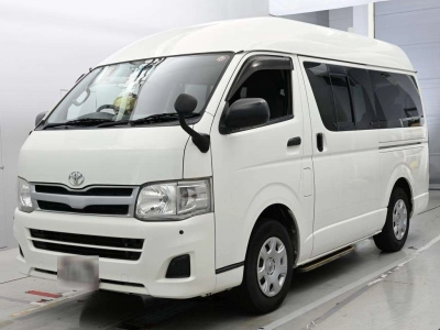 TOYOTA REGIUS VAN