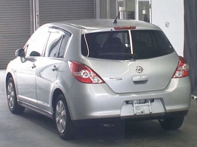 NISSAN TIIDA