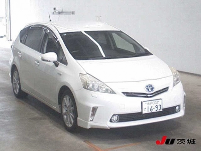 TOYOTA PRIUS ALPHA