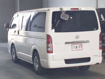TOYOTA HIACE VAN