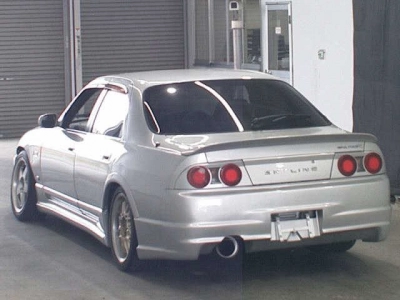 NISSAN SKYLINE