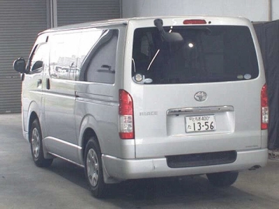 TOYOTA HIACE VAN
