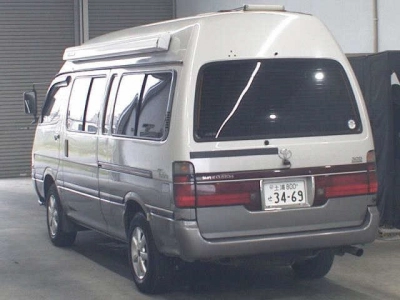 TOYOTA HIACE VAN