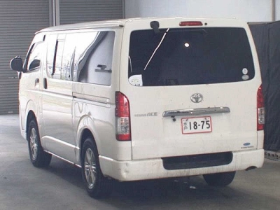 TOYOTA REGIUS VAN