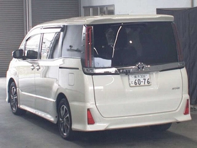 TOYOTA NOAH