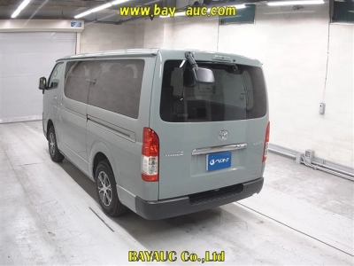 TOYOTA HIACE VAN