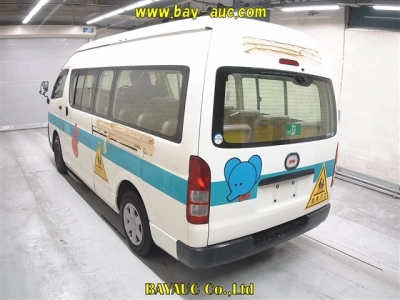 TOYOTA HIACE VAN