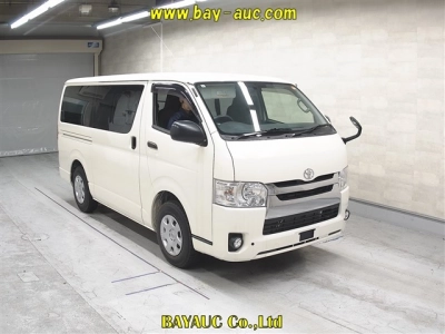 TOYOTA REGIUS VAN
