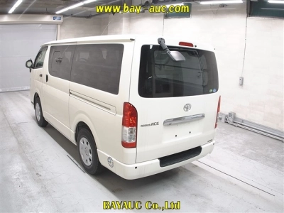 TOYOTA REGIUS VAN