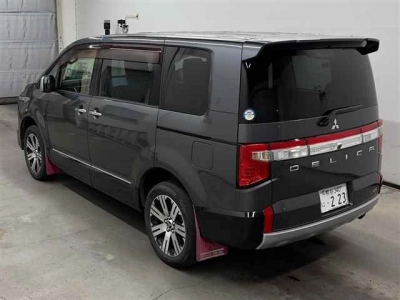 MITSUBISHI DELICA D:5