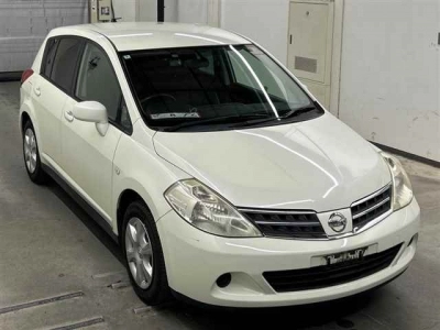 NISSAN TIIDA