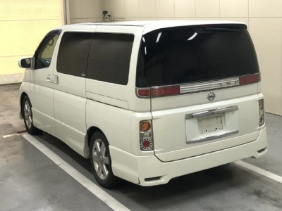 NISSAN ELGRAND