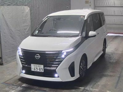NISSAN SERENA