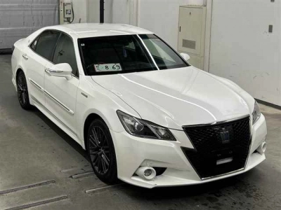 TOYOTA CROWN HYBRID