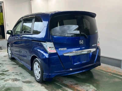 HONDA FREED HYBRID