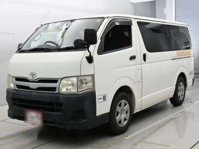 TOYOTA REGIUS VAN