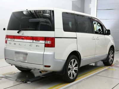 MITSUBISHI DELICA D:5