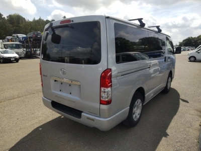 TOYOTA HIACE