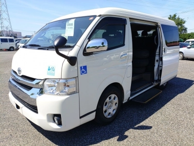 TOYOTA HIACE