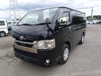 TOYOTA HIACE