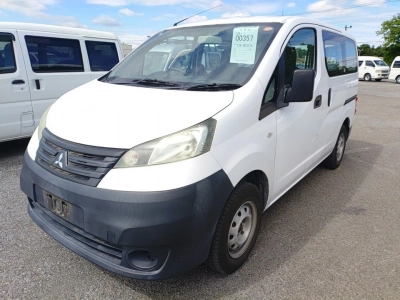 MITSUBISHI DELICA WAGON