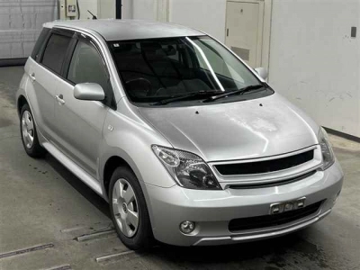 TOYOTA IST