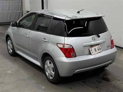 TOYOTA IST