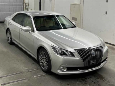 TOYOTA CROWN MAJESTA