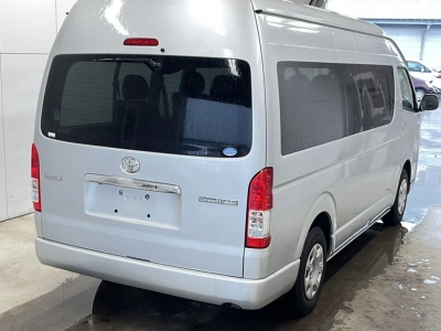 TOYOTA HIACE WAGON