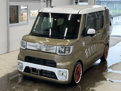 DAIHATSU WAKE