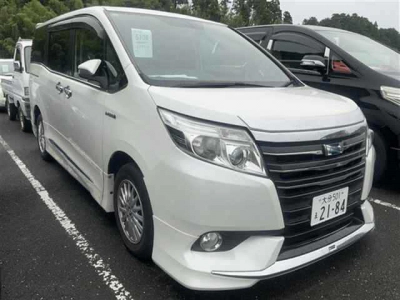 TOYOTA NOAH