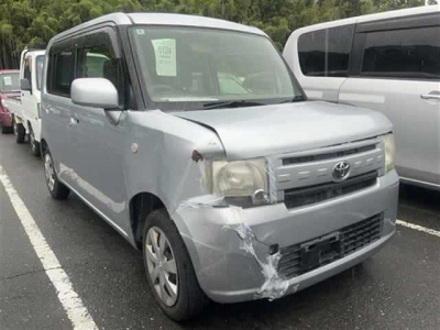 TOYOTA PIXIS SPACE