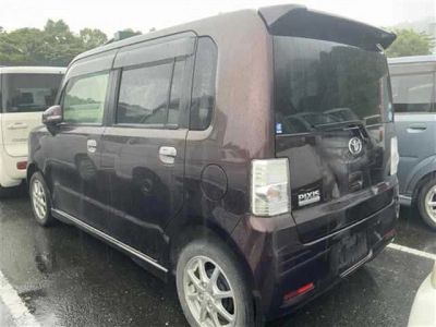TOYOTA PIXIS SPACE