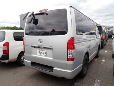 TOYOTA HIACE VAN