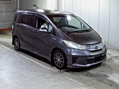 HONDA FREED HYBRID