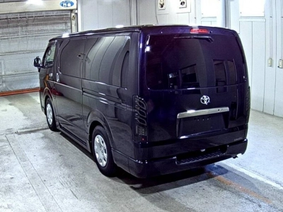 TOYOTA REGIUS VAN