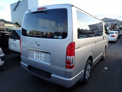 TOYOTA HIACE VAN