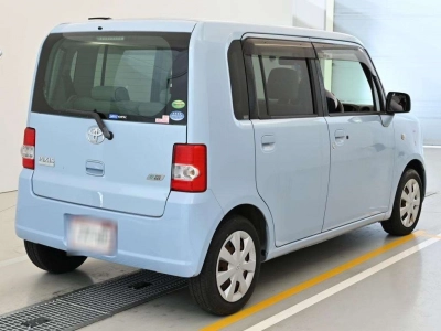 TOYOTA PIXIS SPACE
