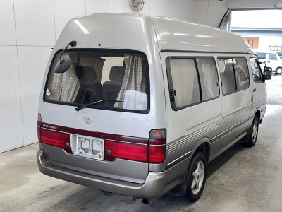 TOYOTA HIACE WAGON
