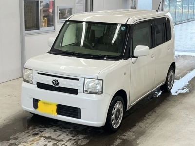 TOYOTA PIXIS SPACE