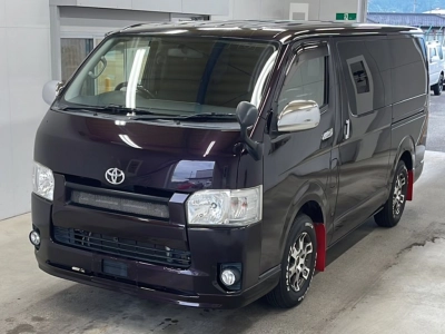 TOYOTA HIACE VAN