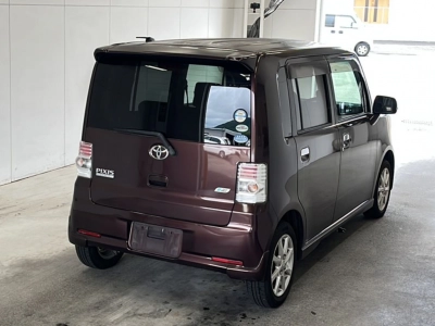 TOYOTA PIXIS SPACE