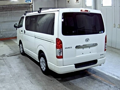 TOYOTA HIACE VAN