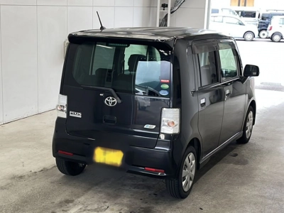 TOYOTA PIXIS SPACE