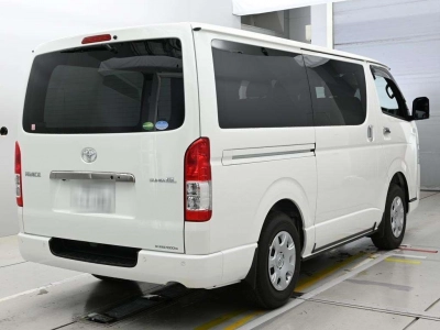 TOYOTA HIACE VAN
