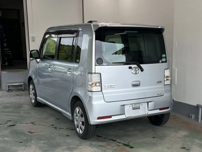 TOYOTA PIXIS SPACE