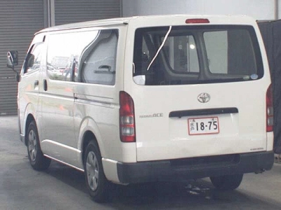 TOYOTA REGIUS VAN